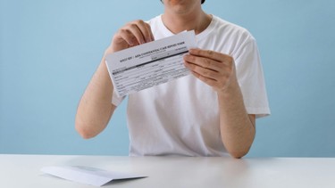 Dùng bao cao su có bị lây bệnh lậu không? Sự thật bạn cần biết