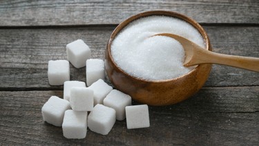 Đường tinh luyện là gì? Tác hại và cách sử dụng an toàn