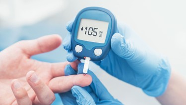 Hiểu về tình trạng hạ đường huyết đột ngột: Triệu chứng và cách phòng ngừa