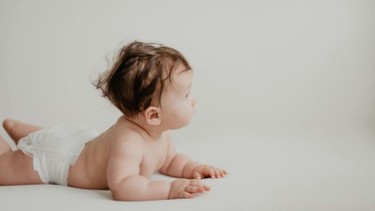 Trẻ 6 tháng đi ngoài ngày mấy lần là bình thường? Khi nào là dấu hiệu bất thường?