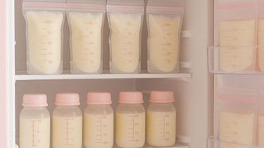 Hình ảnh sữa mẹ bị hư: Dấu hiệu, nguyên nhân và cách bảo quản sữa mẹ đúng chuẩn