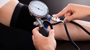 Huyết áp 110/70 là cao hay thấp? Các yếu tố ảnh hưởng đến chỉ số huyết áp