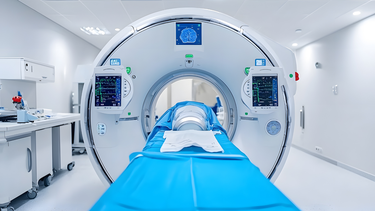 Máy chụp CT là gì? Cấu tạo, nguyên lý hoạt động và vai trò trong chẩn đoán, điều trị bệnh