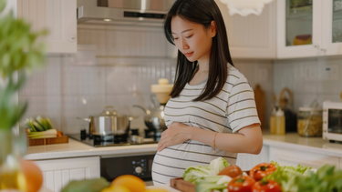 Mẹ bầu bị táo bón nên ăn gì để tốt cho mẹ và bé?