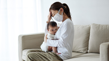 Giải đáp: Mẹ bị cúm A có cho con bú được không?