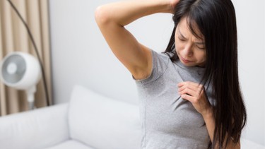 Mồ hôi có mùi khai: Nguyên nhân, dấu hiệu và cách cải thiện an toàn