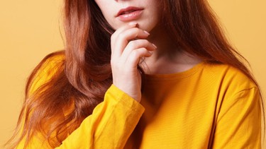 Mụn nội tiết ở cằm​: Nguyên nhân và cách nhận biết