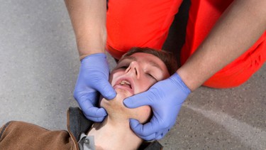 Nghiệm pháp Valsalva là gì? Khi nào cần thực hiện và những điều người bệnh nên biết