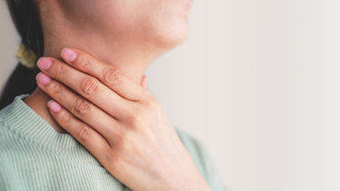 Ngủ dậy bị đau họng là do đâu? Cách phòng ngừa hiệu quả