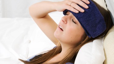 Ngủ hay giật mình: Hiểu đúng nguyên nhân để cải thiện chất lượng giấc ngủ