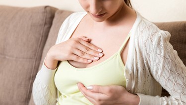 Ngực phụ nữ sau sinh thay đổi thế nào? Cách chăm sóc đúng cách để cải thiện