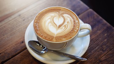 Tiểu đường uống cà phê sữa được không? Những điều cần biết