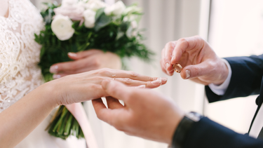 Người tự kỷ có nên lập gia đình không?