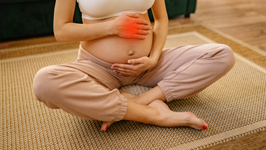 Nguyên nhân khi bầu bị tê tay là gì? Cách giảm tê tay