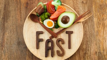 Nhịn ăn gián đoạn theo độ tuổi: Cách thực hiện an toàn, hiệu quả và những lưu ý cần biết