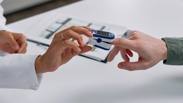 Nhịp tim và SpO2 bao nhiêu là bình thường? Tại sao phải đo nhịp tim và SpO2?