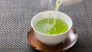 Những người không nên uống nước chè xanh là ai? Những điều cần biết