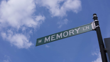 Nostalgia là gì? Ý nghĩa và tác động đến sức khỏe tinh thần