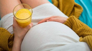 Nước ép tốt cho bà bầu 3 tháng đầu giúp mẹ khỏe, con phát triển
