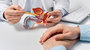 Phì đại tuyến tiền liệt có nên quan hệ? Nam giới cần lưu ý điều gì