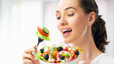 Phụ nữ nên ăn gì trước khi quan hệ để tăng khoái cảm và tiết dịch tự nhiên?