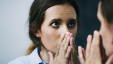 Rối loạn nhân cách hoang tưởng: Dấu hiệu, nguyên nhân và điều trị