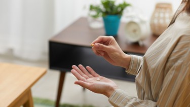 Sau sinh uống sắt và canxi trong bao lâu? Mẹ bỉm cần biết