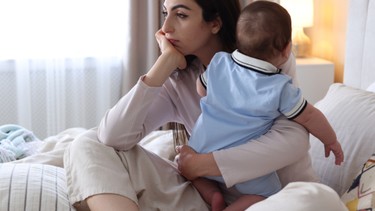 Sinh mổ 2 tháng quan hệ có sao không? Cảnh báo và hướng dẫn an toàn