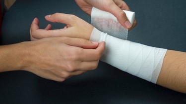 Sơ cứu vết thương: Hướng dẫn xử lý đúng cách, an toàn và hiệu quả