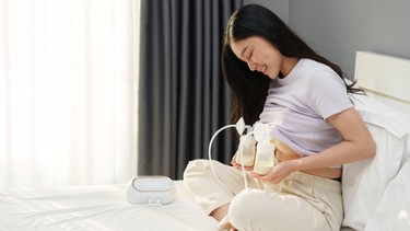 Sữa mẹ vắt ra ủ nóng được bao lâu? Giải đáp chi tiết