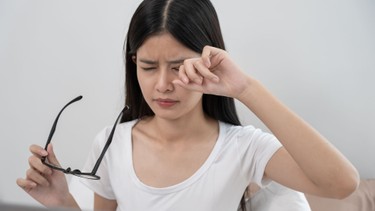 Sụp mí mắt: Dấu hiệu nhận biết và phương pháp khắc phục