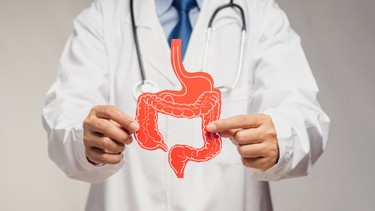 Tắc ruột già là gì? Nguyên nhân, triệu chứng và cách điều trị