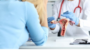Tắc vòi trứng có chữa được không? Nguyên nhân, triệu chứng và cách điều trị