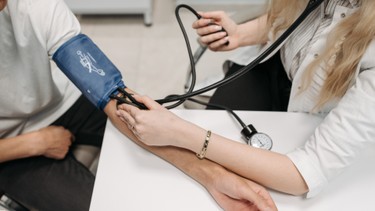 Tăng huyết áp ác tính: Nguy hiểm thế nào và cần xử lý ra sao?