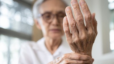 Tê bì chân tay ở người tiểu đường: Nguyên nhân và cách điều trị hiệu quả