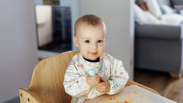 Thực đơn ăn dặm cho bé 8 tháng: Những lưu ý quan trọng mẹ cần biết