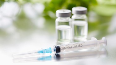 Thực hư vắc xin Pfizer và Moderna gây ung thư: Góc nhìn từ chuyên gia