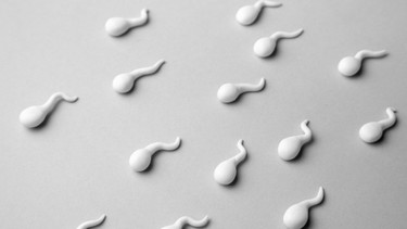 Tinh trùng vón cục có tự khỏi không? Nguyên nhân và tác động đến thụ thai