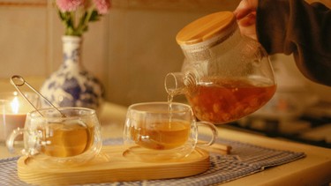 Trà diệp hạ châu có tác dụng gì? Ai cần thận trọng khi uống?