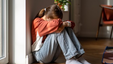 Trầm cảm tuổi dậy thì: Dấu hiệu, nguyên nhân và cách điều trị an toàn tại nhà