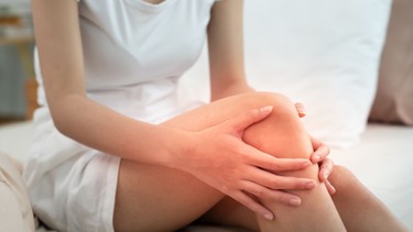 Tràn dịch khớp gối có nên xoa bóp không và những điều cần lưu ý