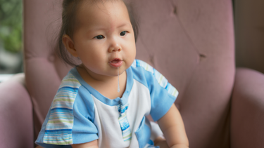 Trẻ 2 tuổi chảy nước dãi nhiều: Bình thường hay dấu hiệu cảnh báo bệnh lý?