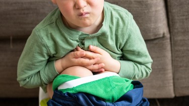 Trẻ bị táo bón nên ăn gì? Gợi ý thực phẩm giúp bé đi tiêu dễ dàng hơn