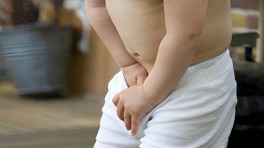 Trẻ em bị ngứa vùng kín vào ban đêm: Nguyên nhân và cách chăm sóc