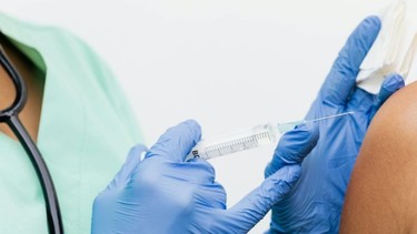 Trẻ sơ sinh nên tiêm phế cầu 10 hay 13? Khác biệt và lựa chọn phù hợp