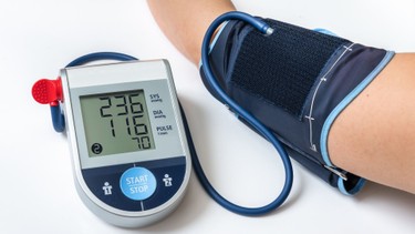 Triệu chứng tăng huyết áp phổ biến và cách xử lý kịp thời để bảo vệ sức khỏe