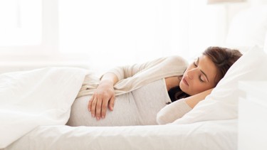 Tư thế ngủ tốt cho bầu 3 tháng đầu giúp bảo vệ sức khỏe mẹ và thai nhi
