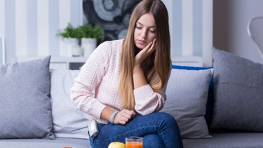 Tụt đường huyết sau ăn: Nguyên nhân, dấu hiệu và cách phòng ngừa hiệu quả