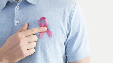 Ung thư vú ở nam giới: Dấu hiệu, chẩn đoán & cách điều trị hiệu quả 