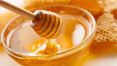 Uống mật ong có tác dụng gì? Giải đáp chi tiết và cách uống tốt nhất